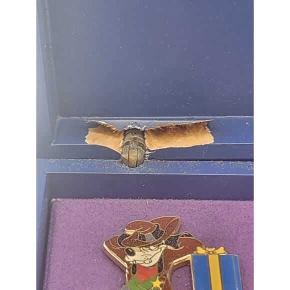 Disney Mickey’s Toontown Of Pin Trading Cast Event Boxed LE 5 Pin Set - Picture 4 of 4